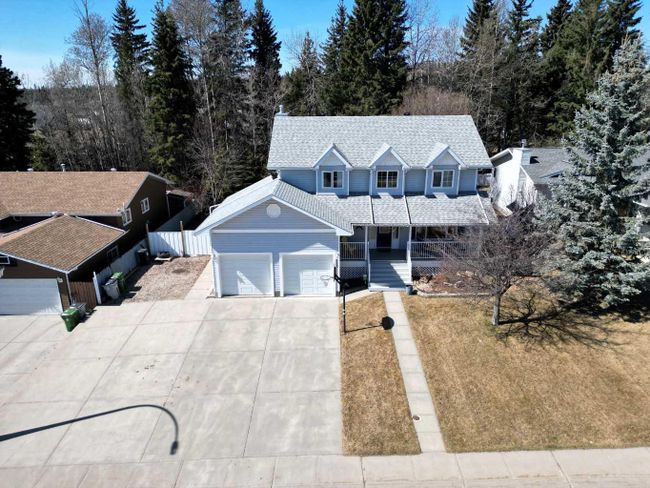 1110 60 Street, Home with 5 bedrooms, 3 bathrooms and 4 parking in Edson AB | Image 3