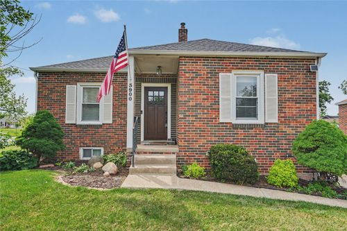 3900 Hart Ct Ne, Cedar Rapids, IA, 52402-5633 | Card Image