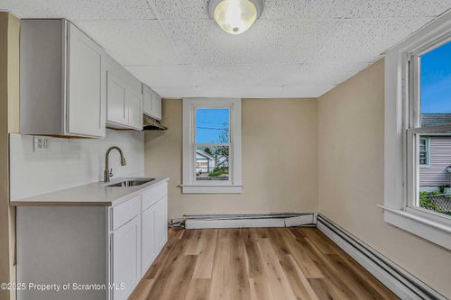 rear-918 Maple St, Scranton, PA, 18505-4755 | Card Image