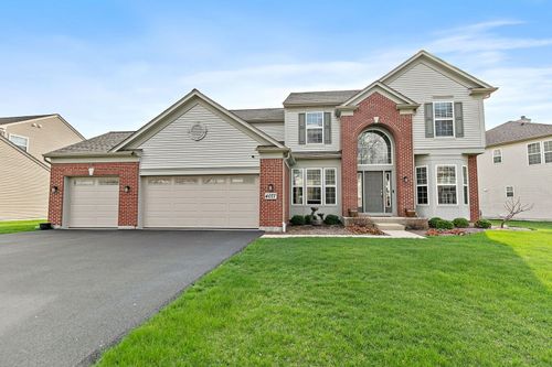 4077 Stratford Ln, Carpentersville, IL, 60110-3414 | Card Image