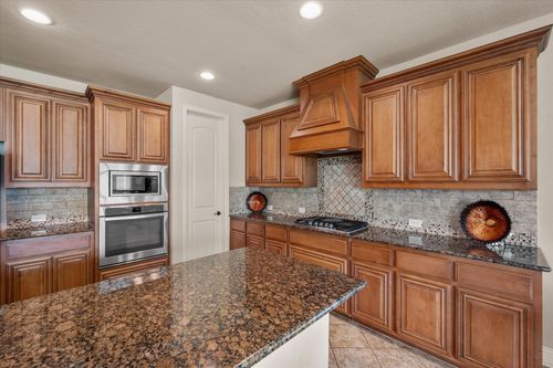 1112 Vickery Dr, Desoto, TX, 75115-8051 | Card Image