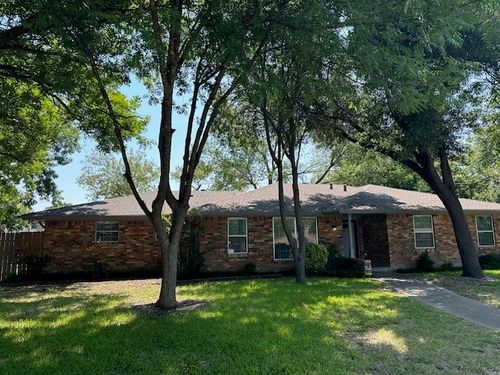 1226 Greenbriar Cir, Desoto, TX, 75115-3245 | Card Image