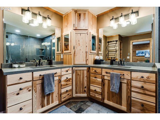 86561 R R Baker Rd, House other with 3 bedrooms, 3 bathrooms and 2 parking in Springfield OR | Image 13