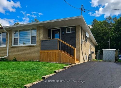 137 Willow Lane, Newmarket, ON, L3Y4J1 | Card Image