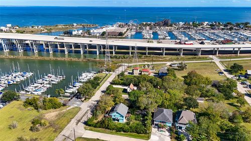 180 Grove Rd, Kemah, TX, 77565-2652 | Card Image