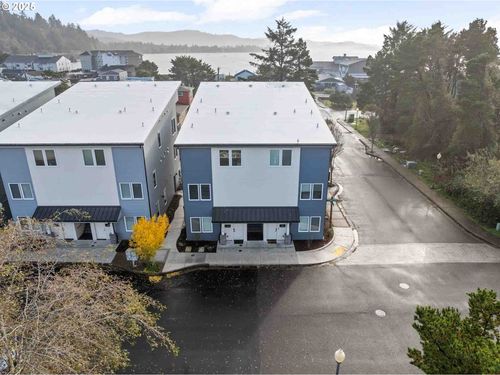 916 Sw 48th St, Lincoln City, OR, 97367-1366 | Card Image