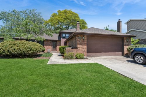 2214 Hamilton Ln, Darien, IL, 60561-4347 | Card Image