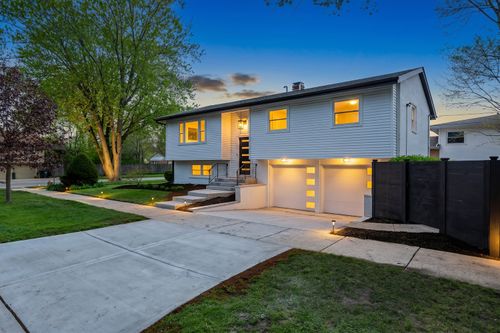 9132 Lincolnwood Dr, Evanston, IL, 60203-1619 | Card Image