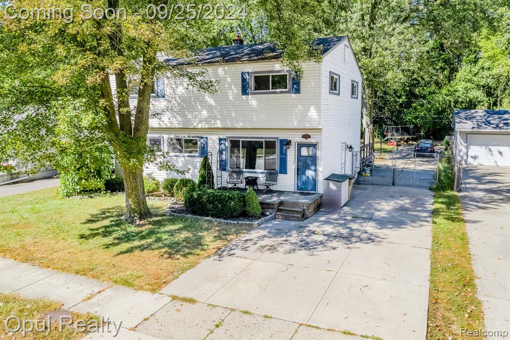 Richland St, Livonia, MI 48150