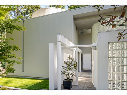 3232 Sw Upper Cascade Dr, Portland, OR, 97205-5860 | Card Image