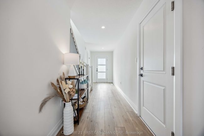 483 Huron St, House other with 3 bedrooms, 3 bathrooms and 2 parking in Wyoming ON | Image 17
