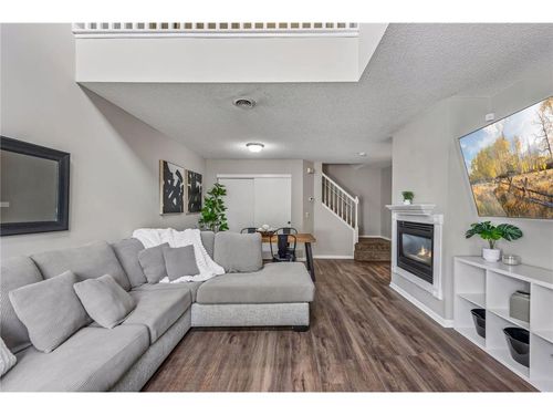 330 Leeward Trl, WOODBURY, MN, 55129-9469 | Card Image