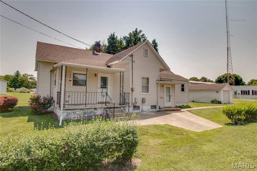 700 E Main St, Staunton, IL, 62088-1500 | Card Image
