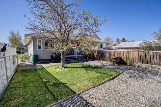 216 48 Avenue W, Home with 2 bedrooms, 2 bathrooms and 2 parking in Claresholm AB | Image 26