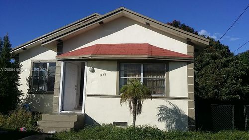 1935 Nw 76th St, Miami, FL, 33147-6176 | Card Image