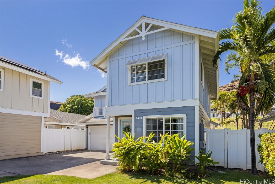 Oheohe St, Waianae, HI 96792