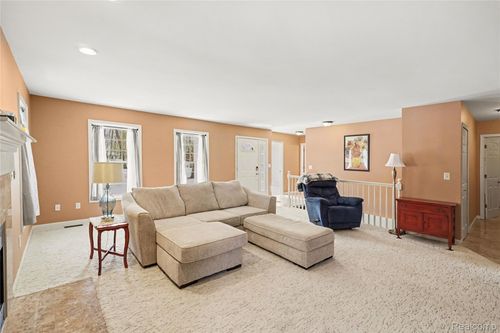 8530 Pineview Lake Dr, Linden, MI, 48451-9765 | Card Image