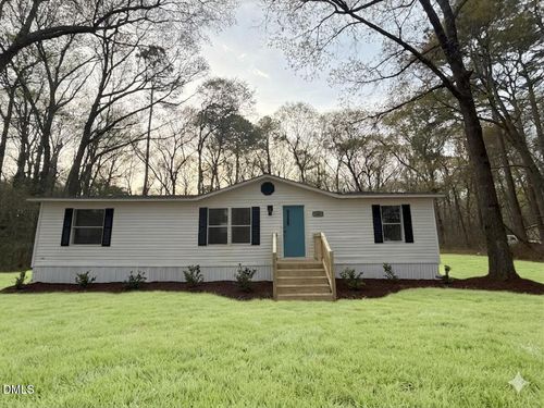 124 Decoy Dr, Pikeville, NC, 27863-8862 | Card Image