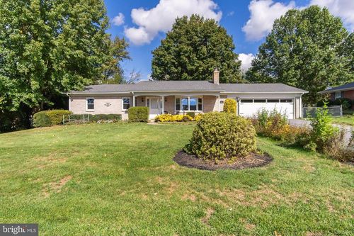 8 Brightwood Dr, HAGERSTOWN, MD, 21740-6718 | Card Image