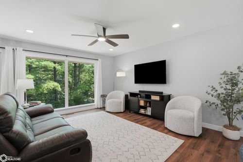 2606 Knollcrest Dr, Burlington, IA, 52601-8659 | Card Image
