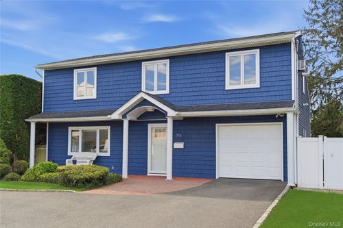 750 Outlook Ave, Babylon, NY, 11704-4425 | Card Image