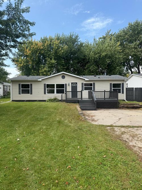490 California St Nw, Hutchinson, MN, 55350-1500 | Card Image