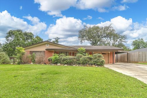 112 Persimmon Ln, Lake Jackson, TX, 77566-4634 | Card Image