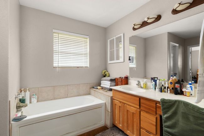 Bright primary bath | Image 13