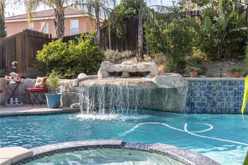 2168 Stonewood St, Mentone, CA, 92359-9517 | Card Image