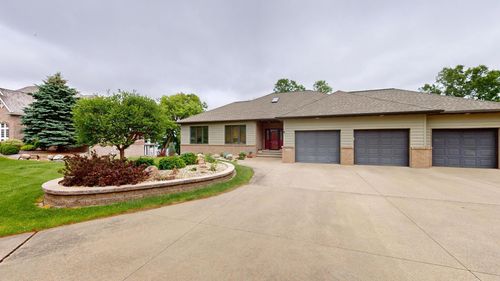 2704 Campus Ln, Albert Lea, MN, 56007-4358 | Card Image