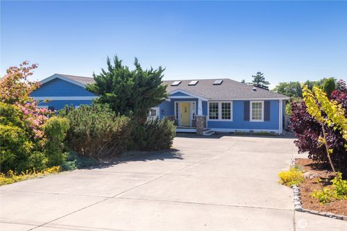 609 Highland Dr, Point Roberts, WA, 98281-8409 | Card Image