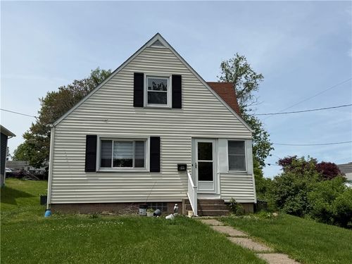 622 Cross St, Slippery Rock, PA, 16057-1239 | Card Image