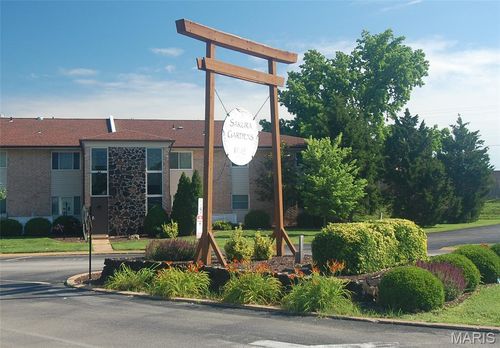 10174 Sakura Dr, Saint Louis, MO, 63128-1333 | Card Image