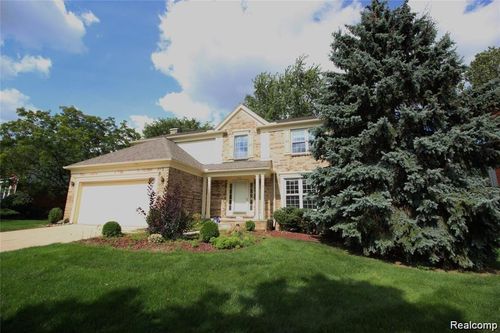 193 Saxon Ct, Rochester Hills, MI, 48307-3158 | Card Image