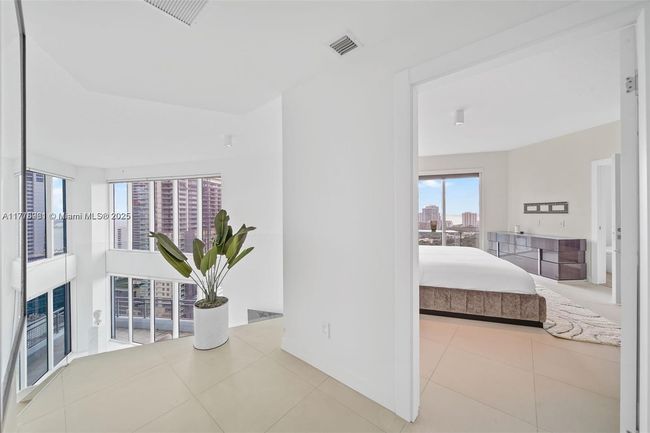 APT-2600 - 60 Sw 13 Th St, Condo with 3 bedrooms, 4 bathrooms and null parking in Miami FL | Image 10