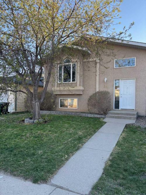 34 Blackfoot Road W, Lethbridge, AB, T1K7P5 | Card Image