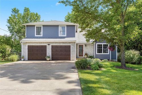 1406 E 2nd St, Tonganoxie, KS, 66086-9561 | Card Image