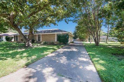 5617 Lake Haven Drive, Home with 3 bedrooms, 2 bathrooms and 2 parking in Waco TX | Image 2