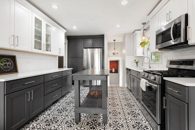 10830 S Tripp Ave, House other with 3 bedrooms, 2 bathrooms and 2 parking in Oak Lawn IL | Image 9