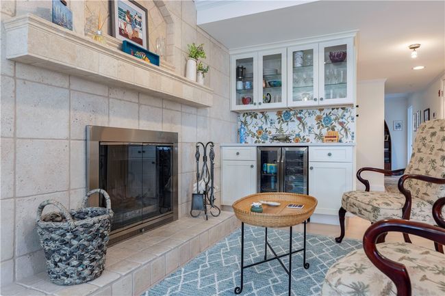 APT-1 - 53 Conanicus Ave, Condo with 2 bedrooms, 2 bathrooms and 2 parking in Jamestown RI | Image 9
