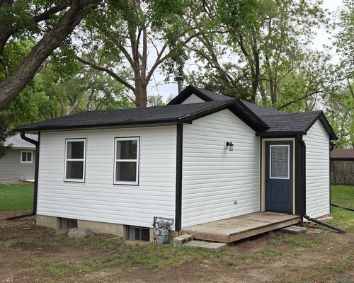 307 1/2 W Pleasant St, Elk Point, SD, 57025-2431 | Card Image