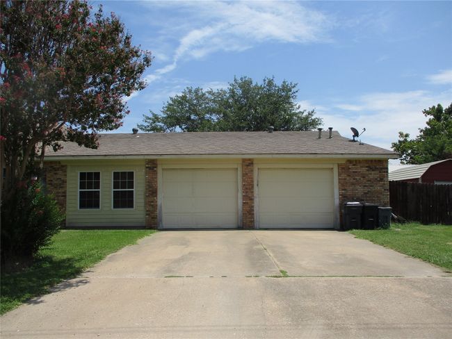 Single story home featuring a garage and a front yard | Image 4
