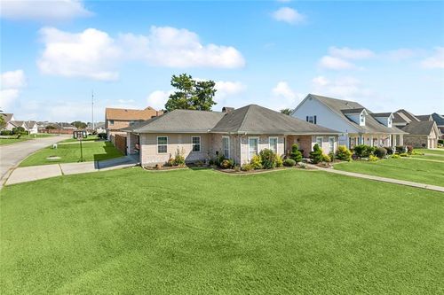 1137 Lake Louise Dr, Gretna, LA, 70056-8328 | Card Image