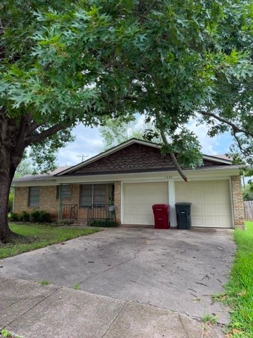 1402 Hillcrest Dr, Sherman, TX, 75092-5511 | Card Image