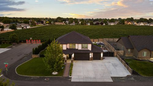 3409 Colombard Ln, Pasco, WA, 99301-9850 | Card Image