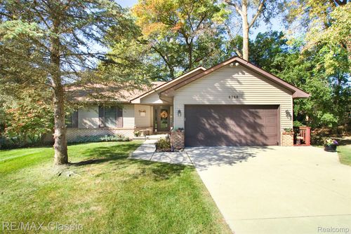 4768 Dillon St, Brighton, MI, 48116-1325 | Card Image