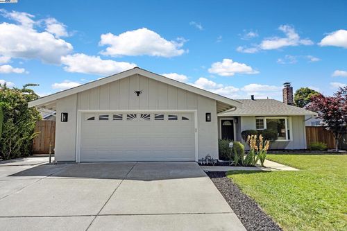 3136 Trafalgar Rd, Fremont, CA, 94555-1458 | Card Image