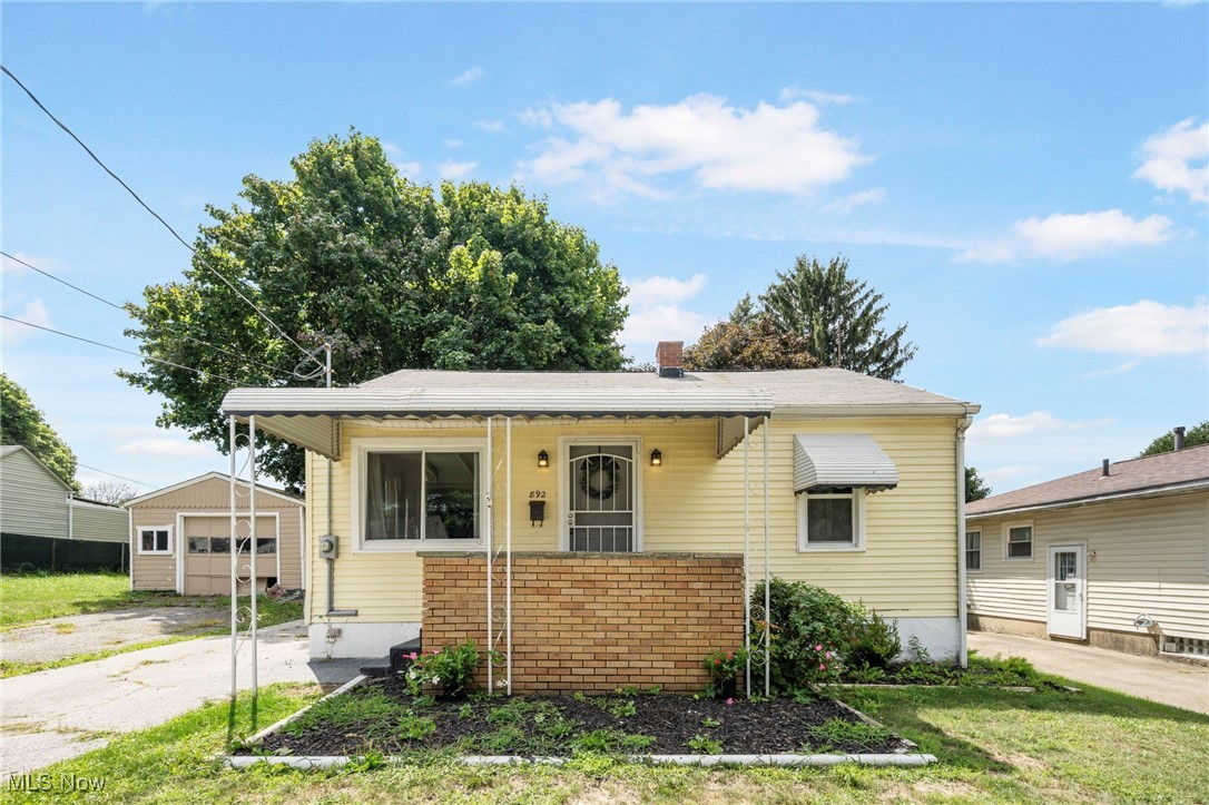 Lindsay Ave, Akron, OH 44306