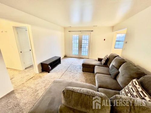 111 Green Hollow Dr, Iselin, NJ, 08830-2920 | Card Image