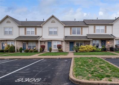 9306 Captiva Bay Drive, Condo with 2 bedrooms, 2 bathrooms and null parking in Miamisburg OH | Image 2